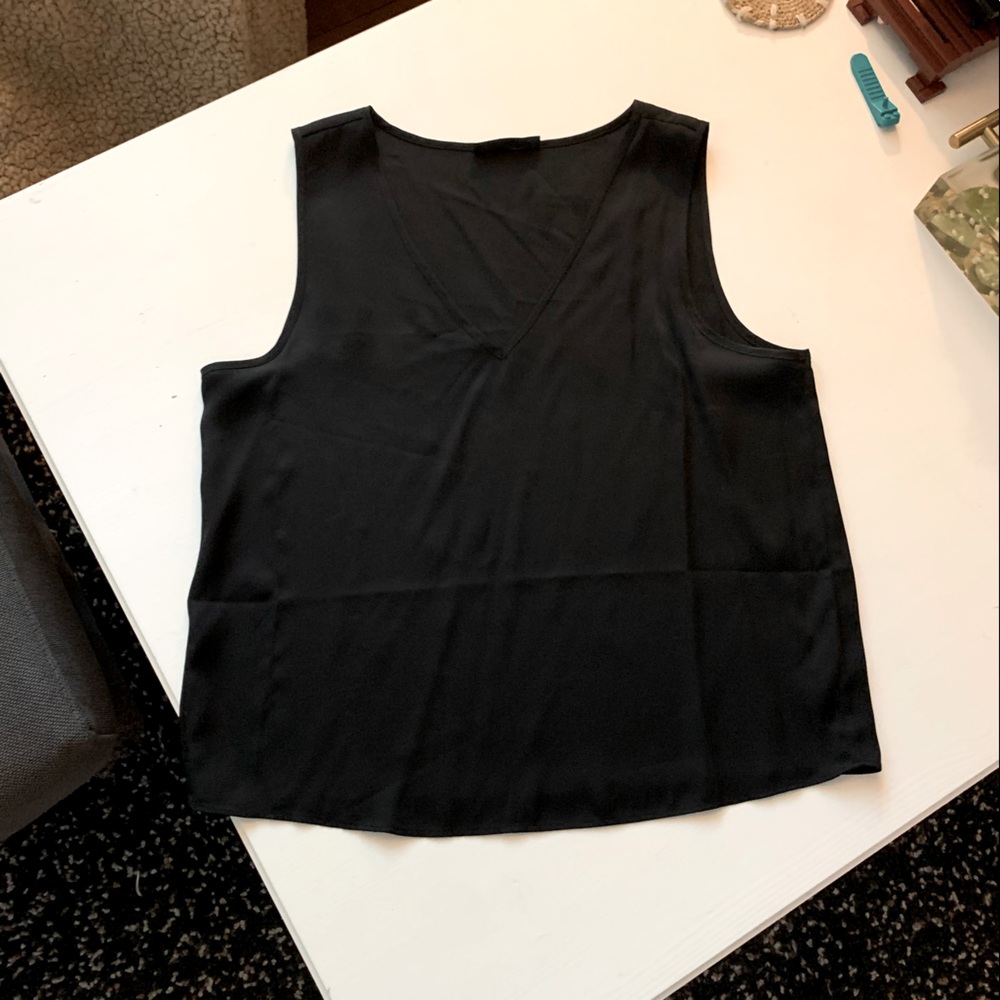 NWOT Quince washable stretch silk V-neck tank, black